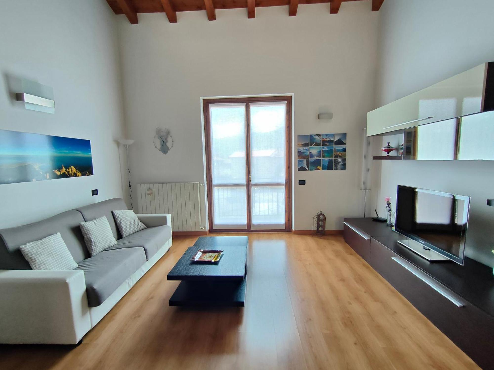 Iseolakerental - La Rocca Castro  エクステリア 写真